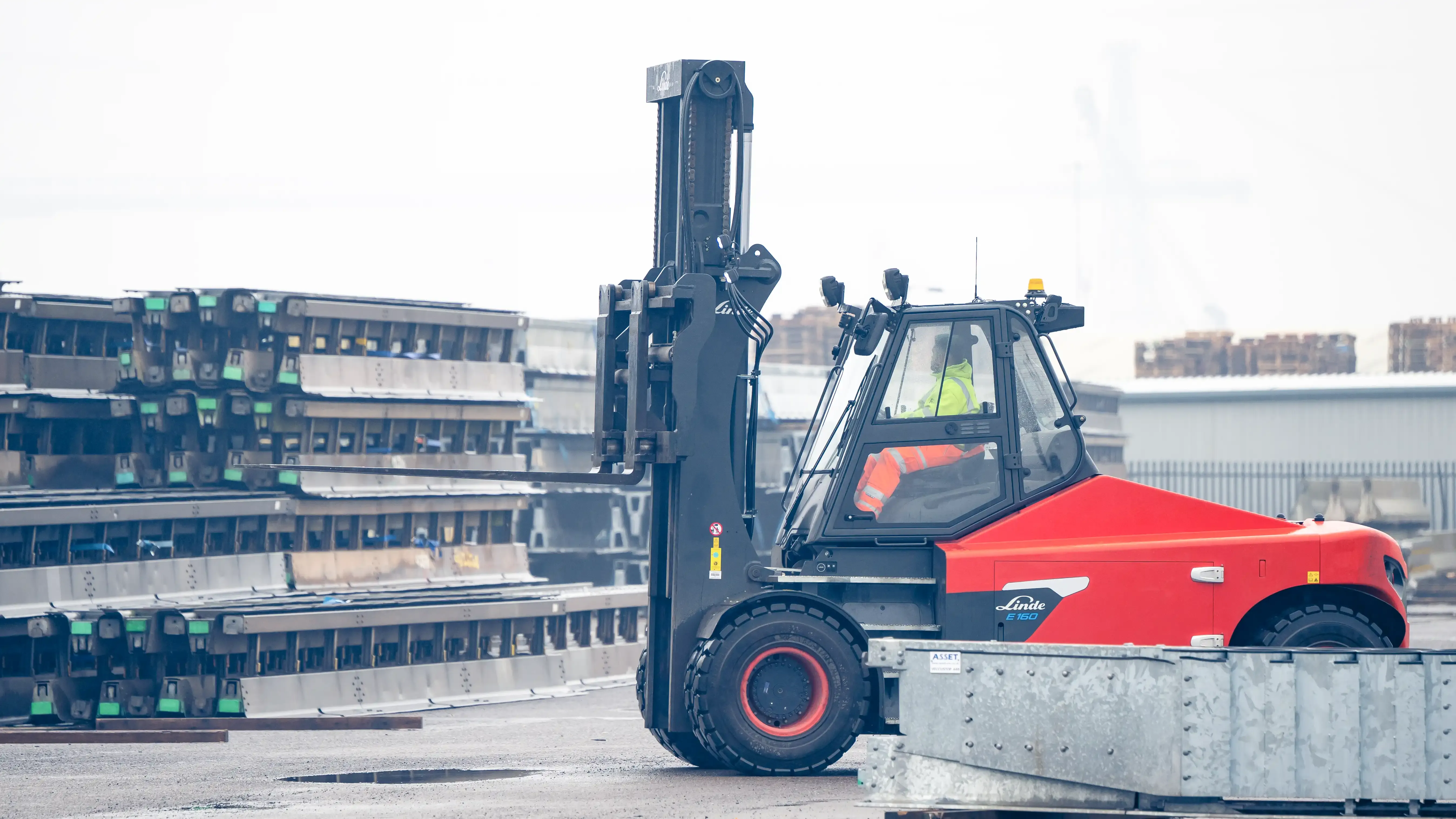 LInde Schwerlaststapler im Einsatz